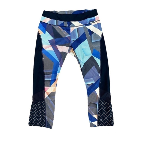 𝅺Athleta Women’s Electric Geo Sonar Capri Tights Blue Black & White Colors Sz M - Picture 3 of 15